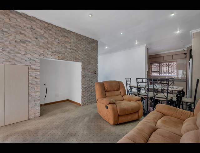 4 BEDROOM CLUSTER FOR SALE IN FERNDALE